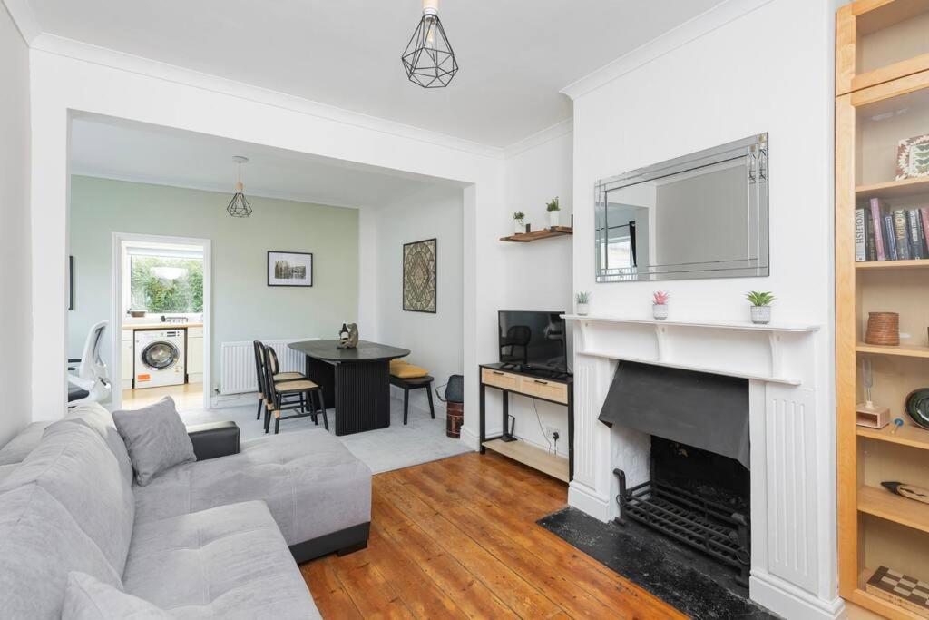 הוילה באת' Two Bed House With Free Parking, Near Train St. מראה חיצוני תמונה