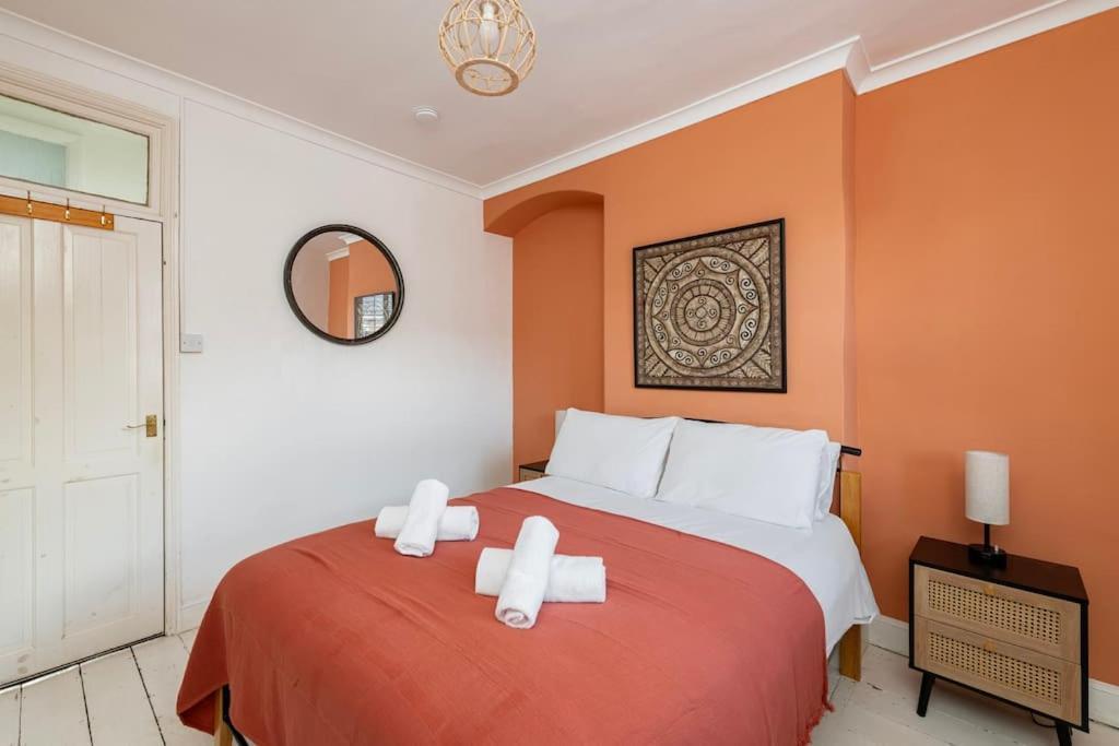 הוילה באת' Two Bed House With Free Parking, Near Train St. מראה חיצוני תמונה